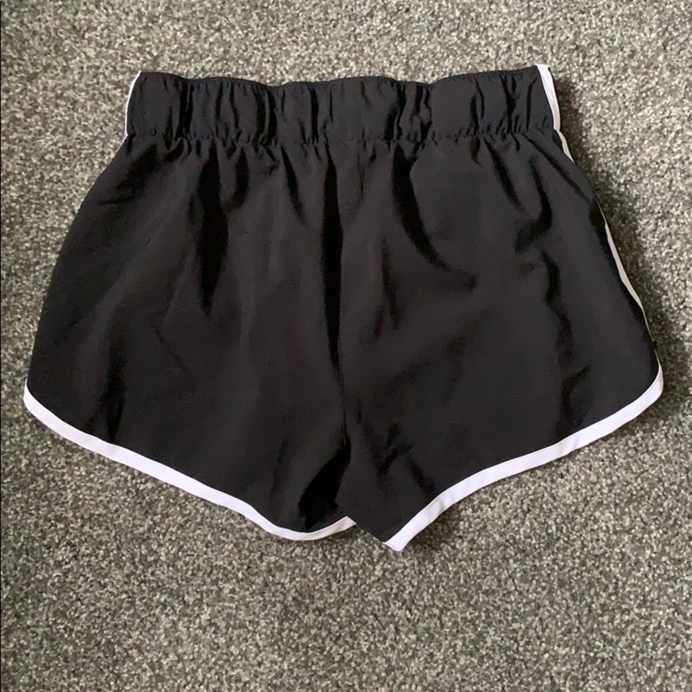 Too small - Picture 2 of 3